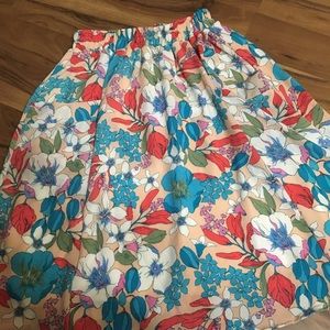 NWT Floral Skirt with Pockets X-Small